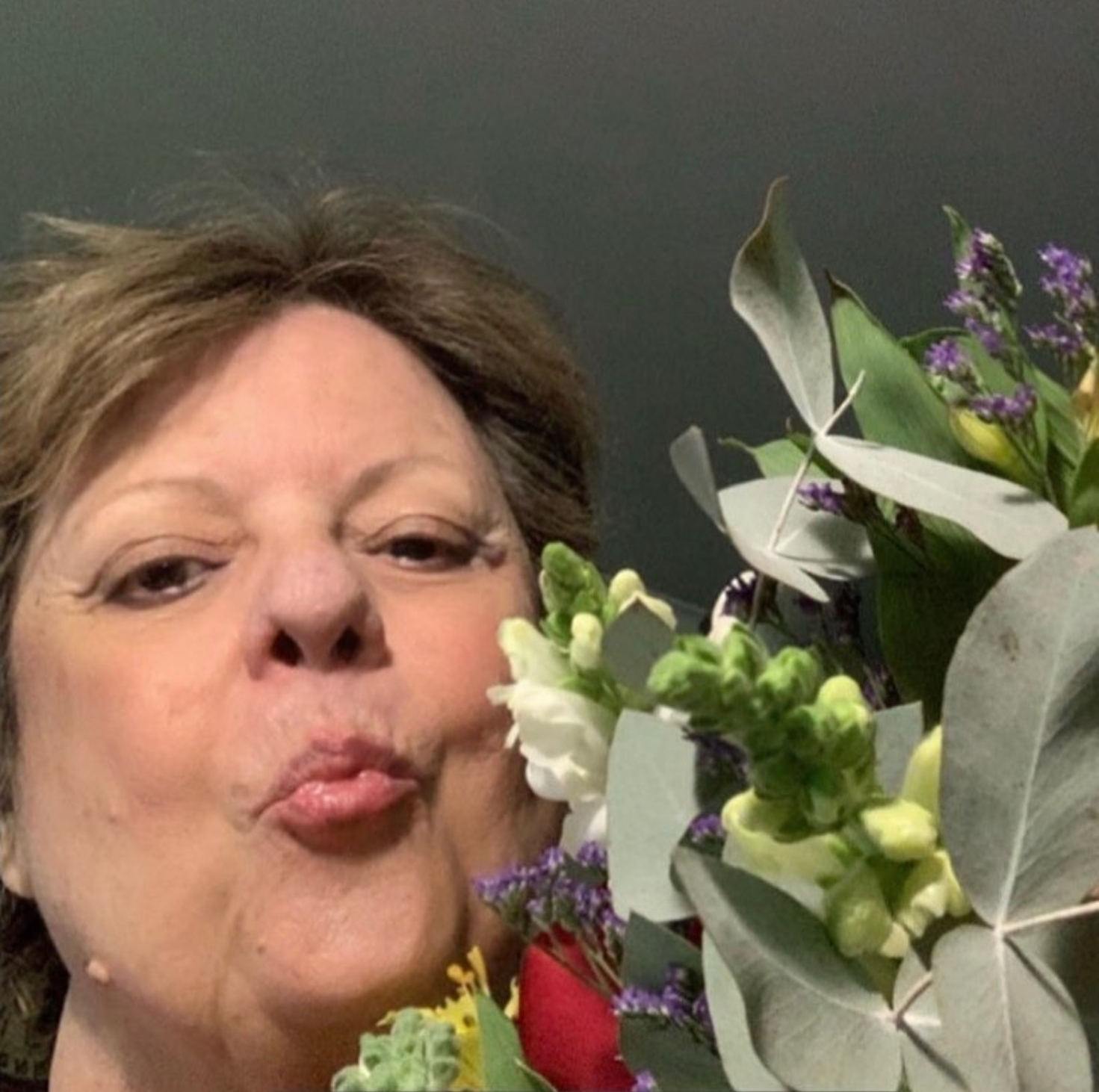 Cleide Leite — artista e professora de pintura em porcelana